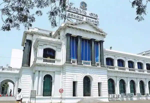 தமிழகத்தில் 8 ஐஏஎஸ் அதிகாரிகள் பணியிட மாற்றம்..!!