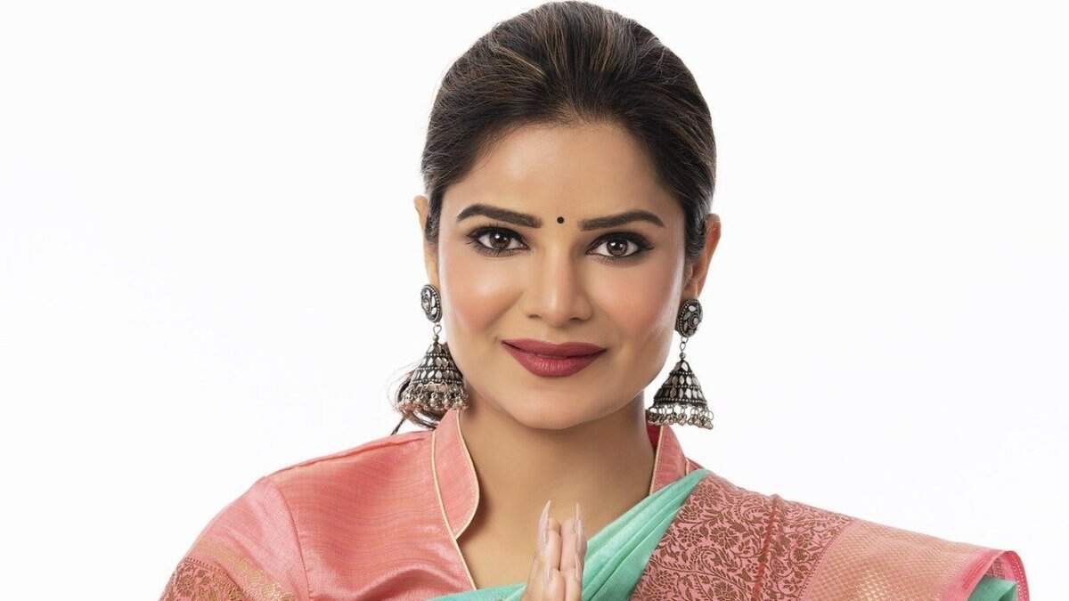 வெளியான பிகினி போட்டோ.. என் தொழிலையும், அரசியல் வாழ்க்கையையும் முடிச்சு போடாதீங்க.. காங். வேட்பாளர்