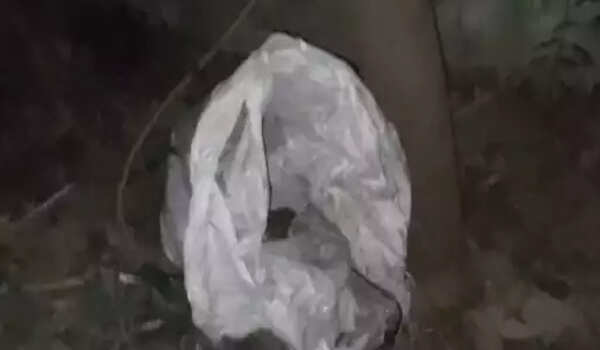 பையில் அடைத்து வீசப்பட்ட மாணவியின் உடல் முழுவதும் கத்திக்குத்து காயங்கள்