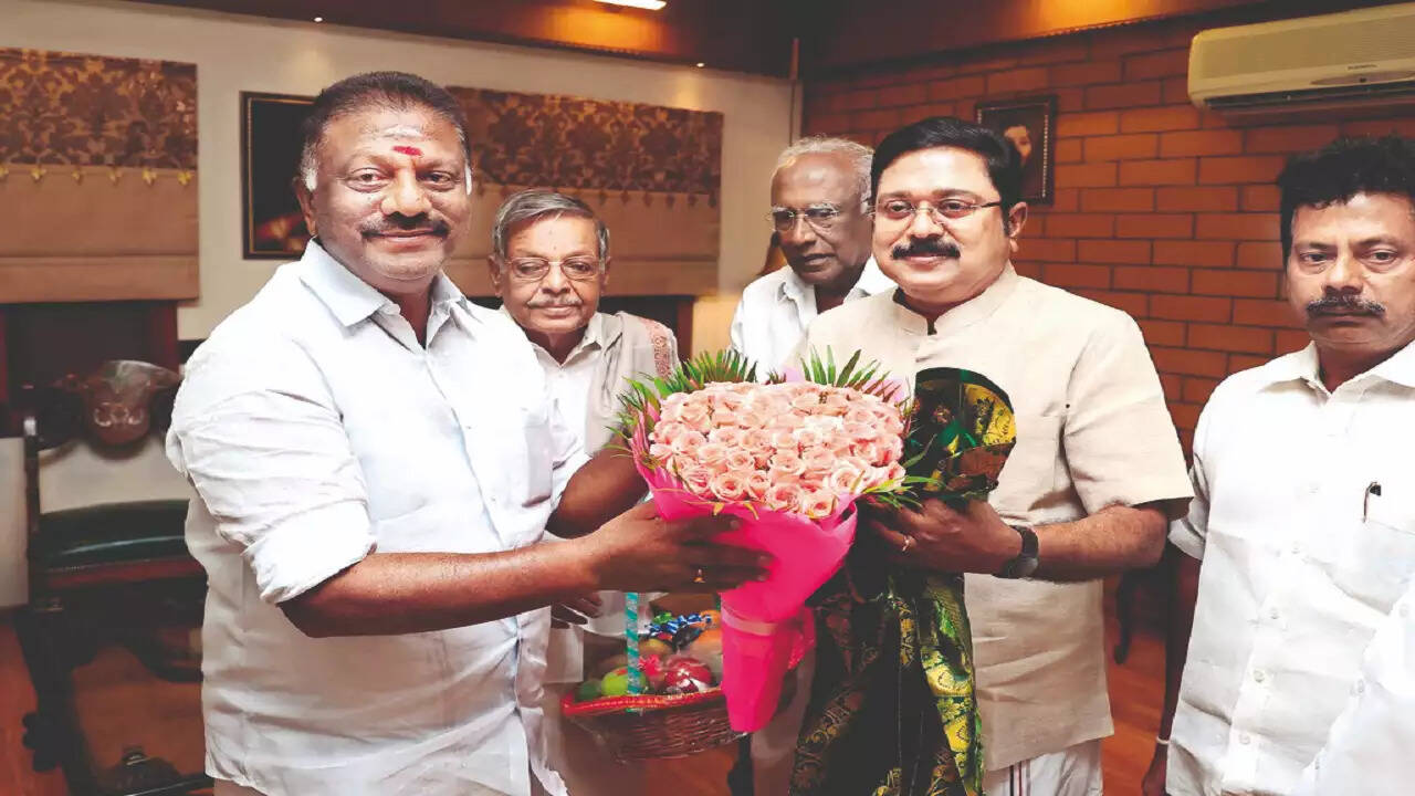 தினகரனுக்கு ஓபிஎஸ் பிறந்தநாள் வாழ்த்து