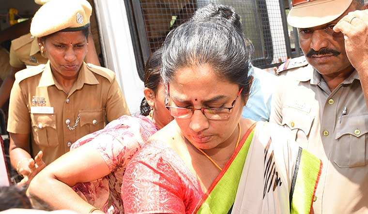 தமிழ்நாட்டை உலுக்கிய நிர்மலா தேவி வழக்கு - திடீர் திருப்பம்!!