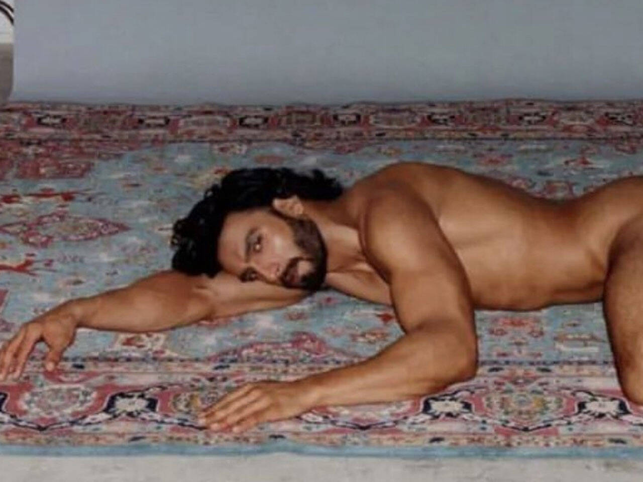 நிர்வாண புகைப்பட விவகாரம் - நடிகர் ரன்வீர் சிங் மீது போலீசில் புகார்