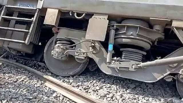சென்னையில் சரக்கு ரெயில் தடம்புரண்டு விபத்து..!!