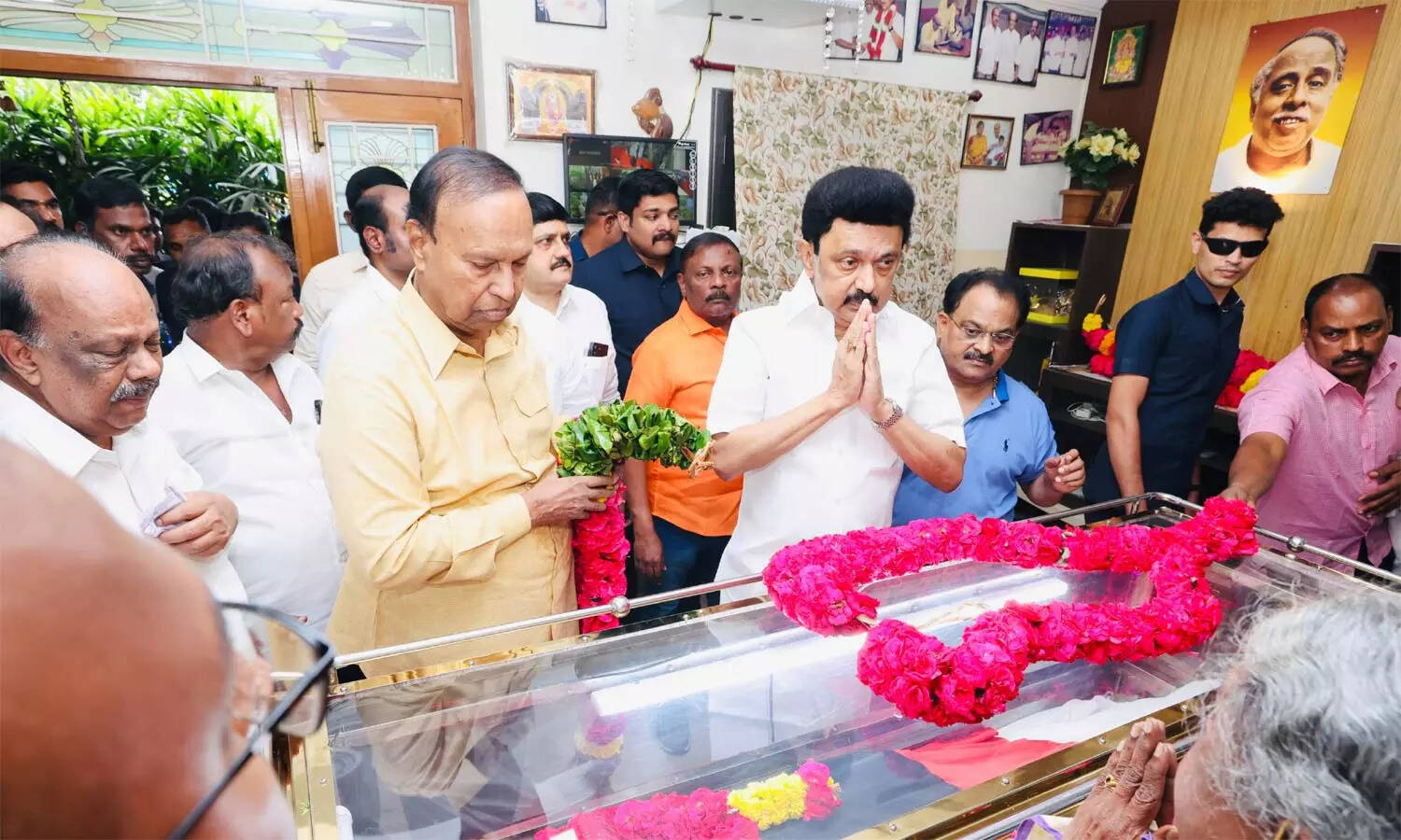 துணை மேலாளர் என்.ஜெயகுமார் உடலுக்கு முதல்வர் ஸ்டாலின் அஞ்சலி!!