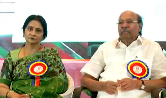 பாமக சிறப்பு பொதுக்குழு- அன்புமணிக்கு போட்டியாக மகளை களமிறக்கும் ராமதாஸ்!