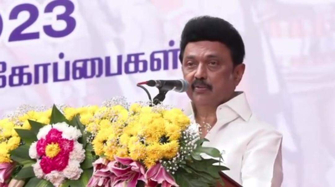 பெண் காவலர்களின் வீர தீர செயல்கள் ஆண்களின் பார்வையை மாற்றிவிட்டது - முதலமைச்சர் பேச்சு