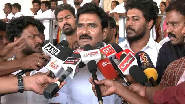 அமைச்சருக்காக மாற்றப்பட்ட கோயில் நடை நேரம்: திருப்பரங்குன்றத்தில் பக்தர்கள் அதிருப்தி..!!