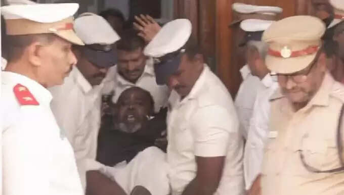 அமளியில் ஈடுபட்ட அதிமுக எம்.எல்.ஏ.க்கள் குண்டுக்கட்டாக வெளியேற்றம்