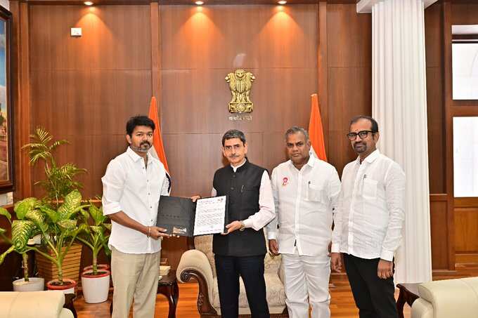 ஆளுநரிடம் 3 பக்க கோரிக்கை மனு அளித்த விஜய்