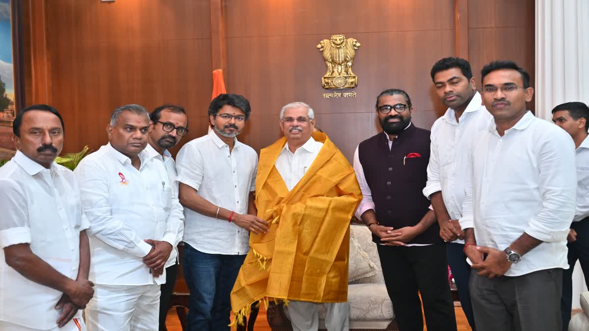 இன்று மாலை 5.30 மணிக்கு ஆளுநரை சந்திக்கிறார் விஜய்..?
