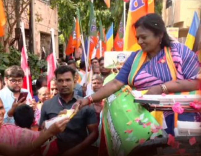 “உதயநிதி போன்று அவரின் அப்பா தோளில் ஏறி நான் வரவில்லை”- தமிழிசை