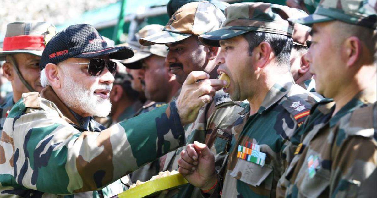 ஆர்மி உடை... வீரர்களுக்கு இனிப்பு - எல்லையில் தீபாவளியை கொண்டாடிய பிரதமர் மோடி!