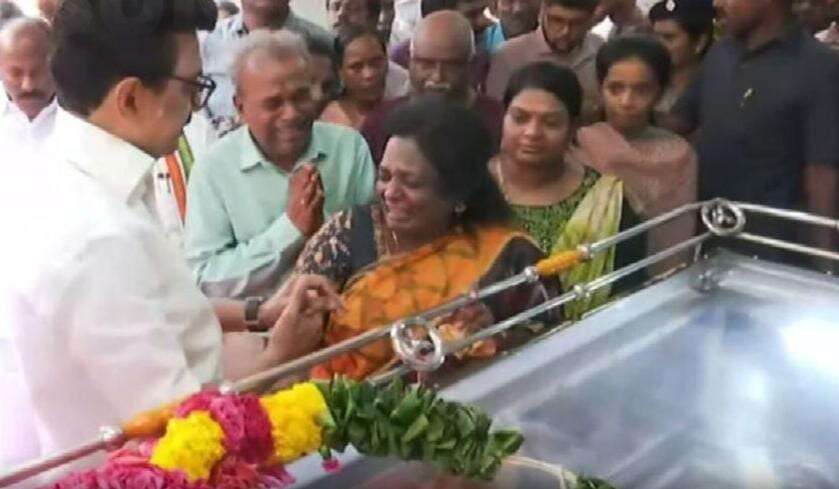 குமரி அனந்தன் உடலுக்கு முதலமைச்சர் மு.க.ஸ்டாலின் அஞ்சலி