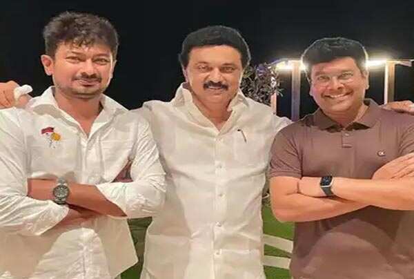 அதை உடைத்த உதயநிதி - அங்கிருந்து சென்ற சபரீசன்