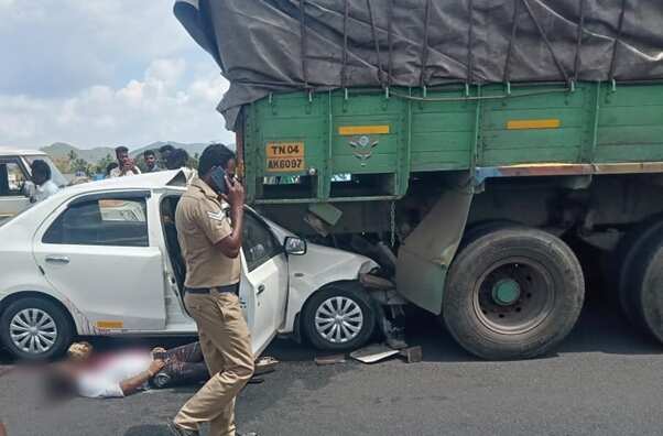 திண்டுக்கல் அருகே லாரி மீது கார் மோதி விபத்து : தந்தை, மகன் பலி!