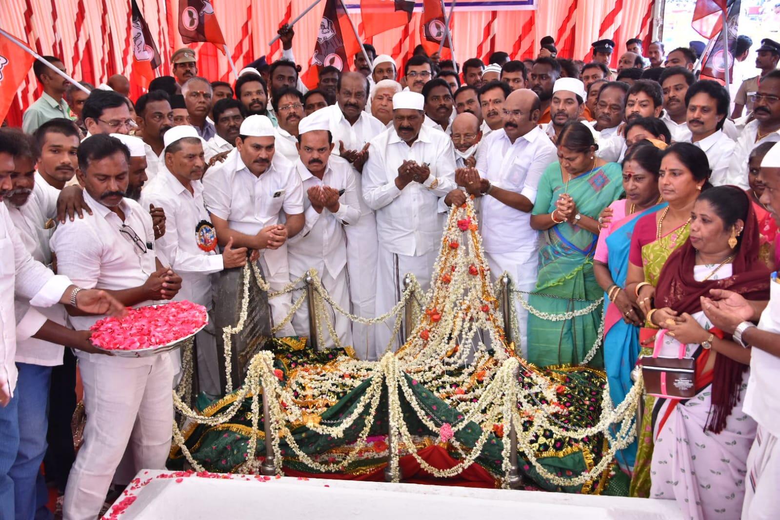 காயிதே மில்லத் 128வது பிறந்தநாள் - அதிமுக சார்பில் மரியாதை