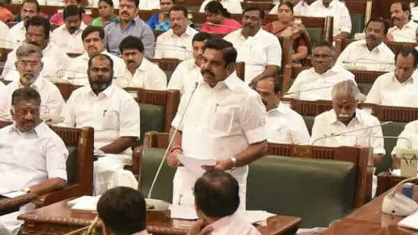 எப்படி அனுமதி கொடுப்பீங்க.. ஓபிஎஸ் பேச எதிர்ப்பு தெரிவித்து இபிஎஸ் வெளிநடப்பு..