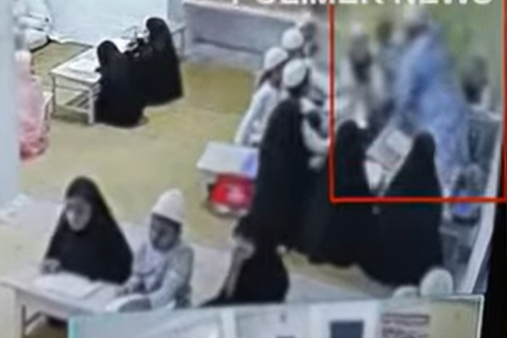 என்னா அடி... மாணவனை புரட்டி எடுத்த ஆசிரியர்! காட்டிக்கொடுத்த சிசிடிவி