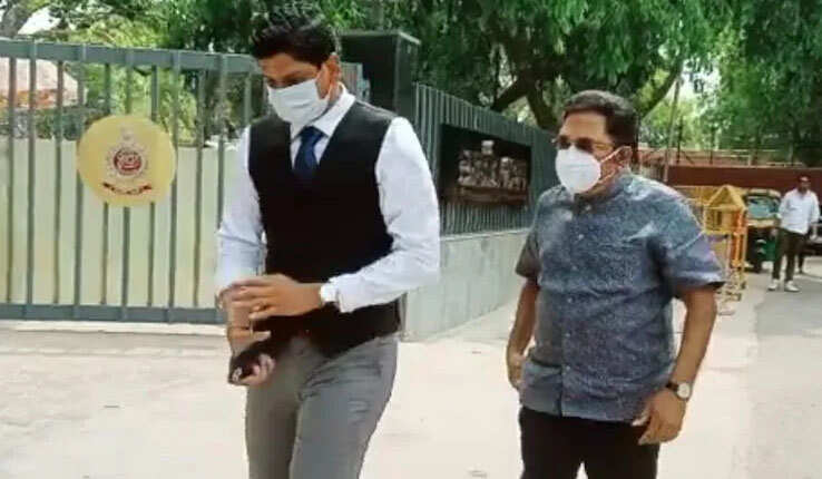 சுகேஷின் மாறுபட்ட வாக்குமூலம்! டிடிவி தினகரனிடம் 11 மணி நேர விசாரணை