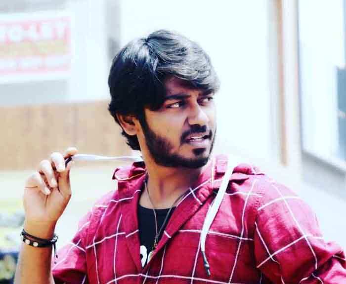 நடிகர் சதீஷ் வஜ்ரா சரமாரியாக குத்திக்கொலை