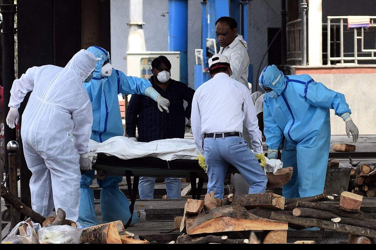 ஒரே நாளில் 90,928 பேருக்கு கொரோனா... தினசரி இரட்டிப்படையும் பாதிப்பு - 3ஆம் அலையின் கொடூரம்!