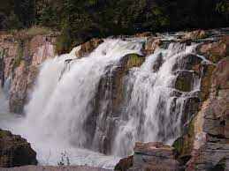 4 நாட்களுக்குப் பிறகு ஓகேனக்கலில் பரிசல் இயக்க அனுமதி.. ஆனால்..!