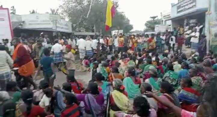 பழங்குடியினர் குறித்து சர்ச்சை கருத்து: வேடச்சந்தூர் எம்எல்ஏ-வை கண்டித்து பெண்கள் சாலை மறியல்!