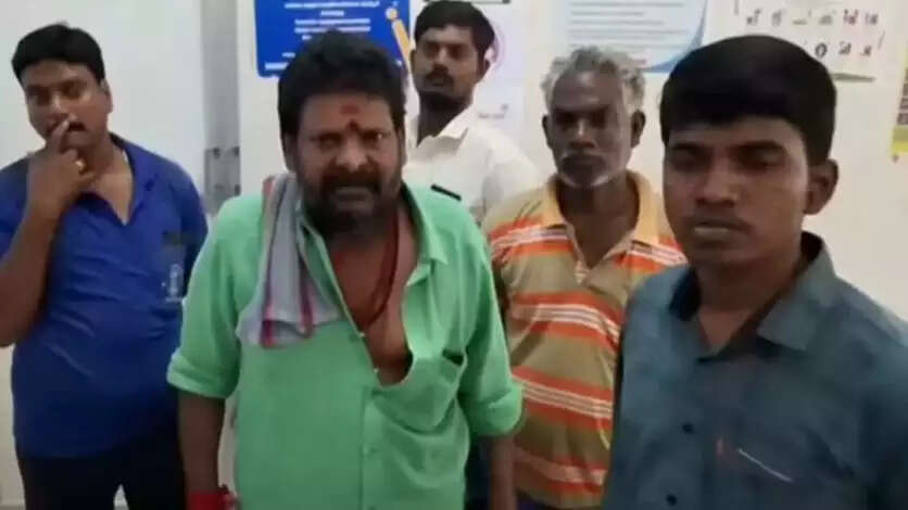 போரூரில் பொதுமக்களுடன் இணைந்து போராட்டத்தில் ஈடுபட்ட நடிகர் கஞ்சா கருப்பு!