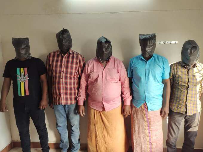 திருச்சியில் நின்றிருந்த லாரியில் ரூ.2.25 லட்சம் மதுபாட்டில்கள் திருட்டு... 5 பேரை கைது செய்த தனிப்படை போலீசார்