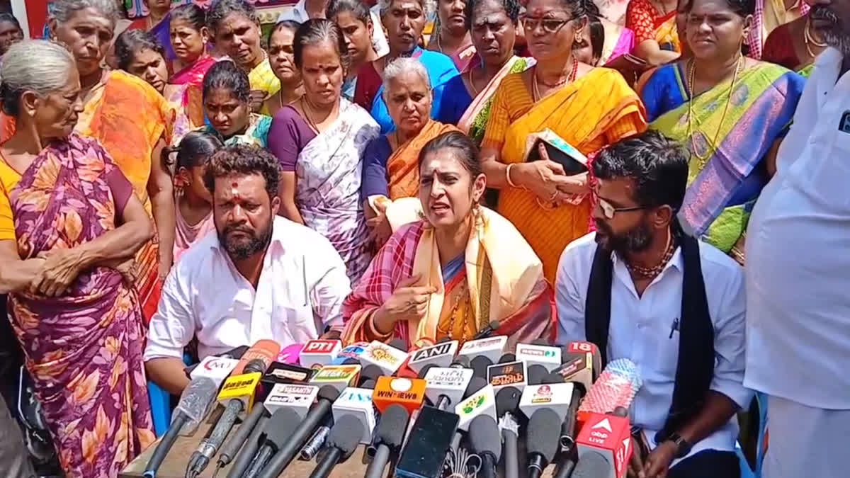 கிறிஸ்துமஸ் வாழ்த்து சொல்லத் தெரிந்த விஜய்க்கு, கார்த்திகை தீபத்திற்கு வாழ்த்து சொல்லி தெரியாதா? - நடிகை கஸ்தூரி சரமாரி கேள்வி.