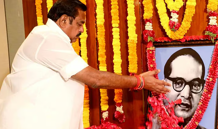 அம்பேத்கர் படத்திற்கு மலர் தூவி மரியாதை செலுத்திய எடப்பாடி பழனிசாமி..!!