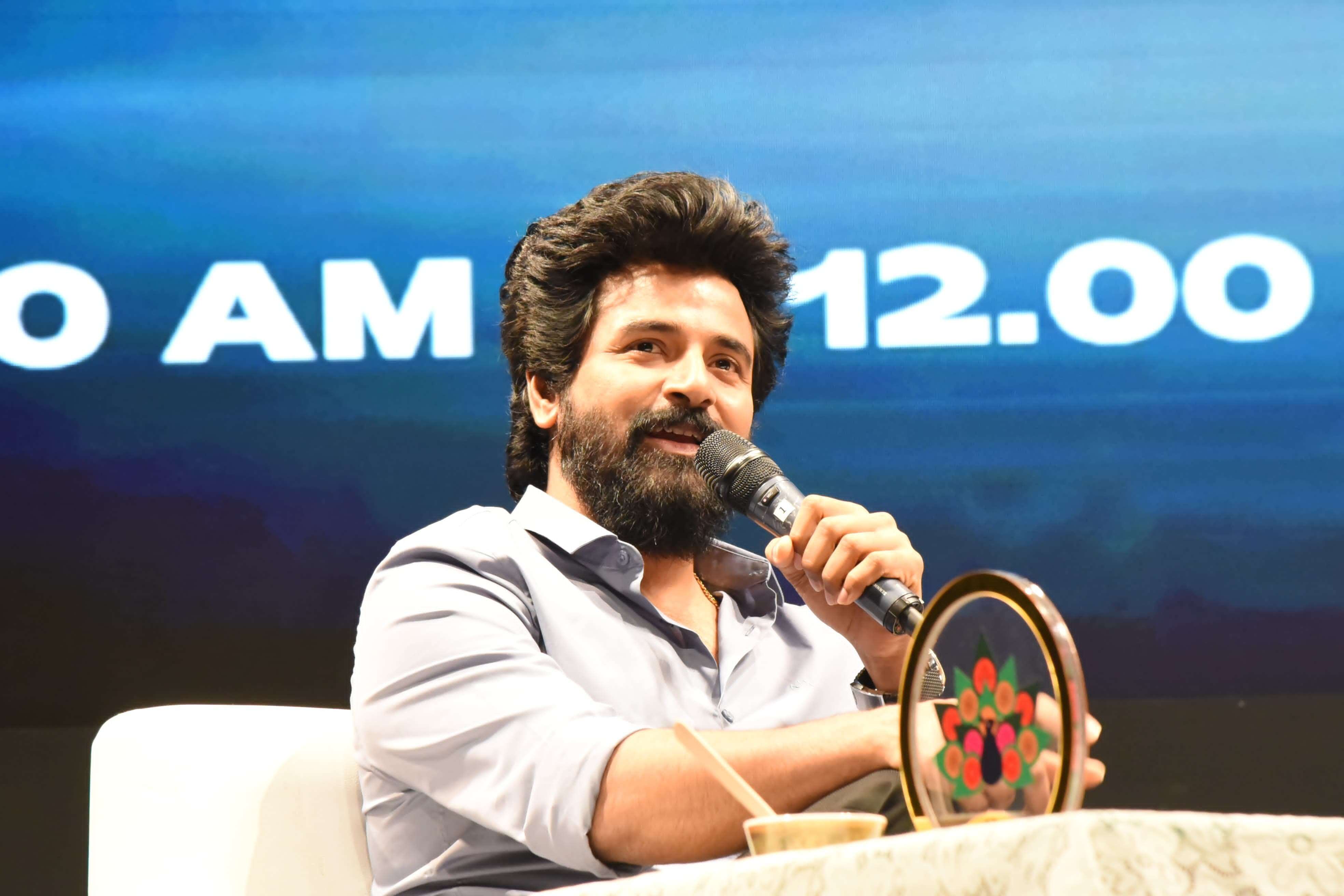 “சூர்யா நடிக்க இருந்த புறநானூறு படத்தின் கதைதான் பராசக்தி படம்”- சிவகார்த்திகேயன்