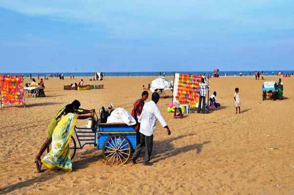 சென்னை மெரினா கடலில் 2 இளம்பெண்கள் தற்கொலை முயற்சி