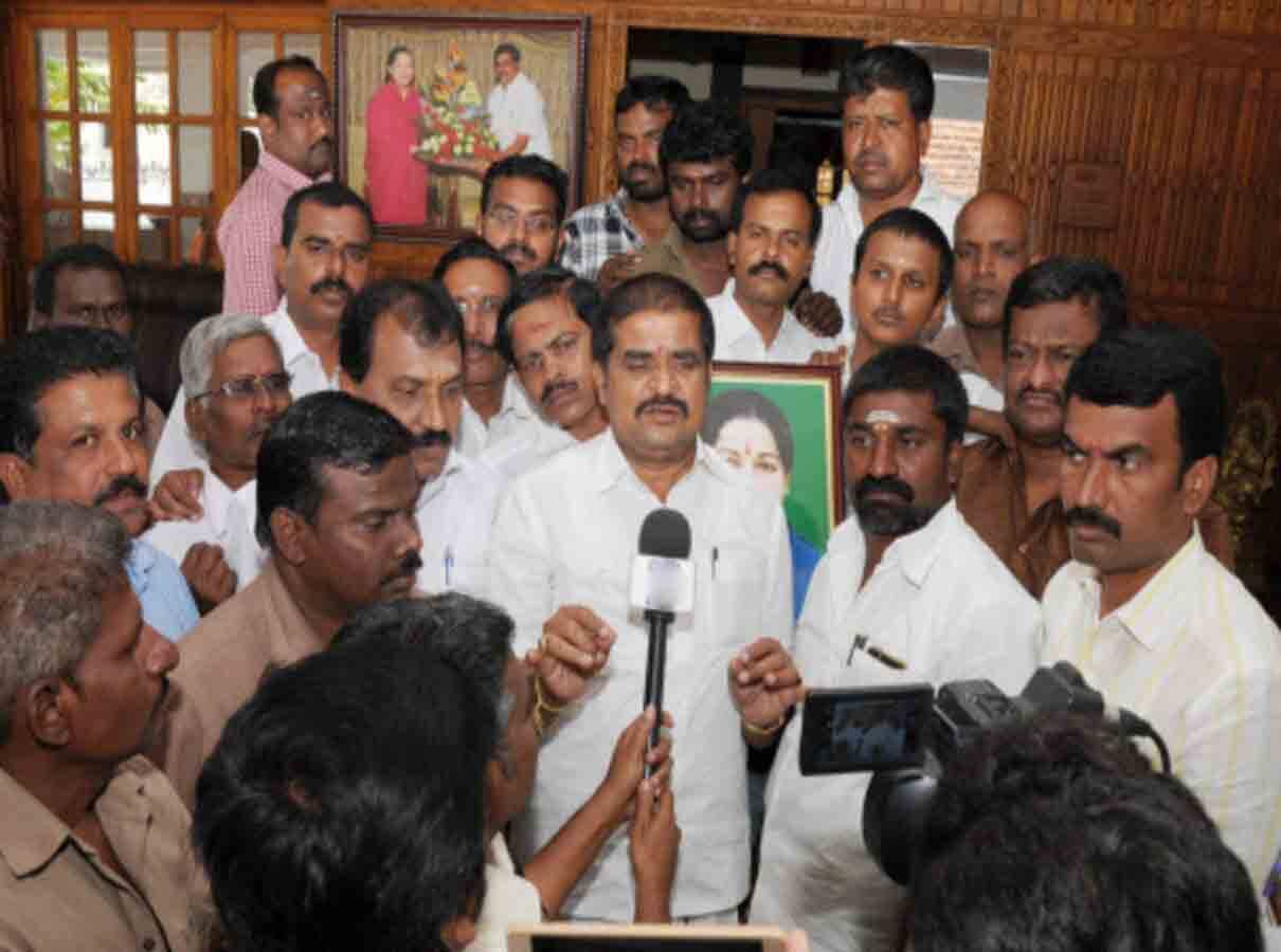 சசிகலாவுக்கு ஆறுகுட்டி ஆதரவு