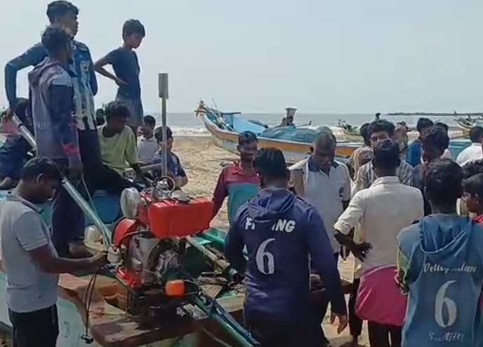 மீனவர்கள் மீது இலங்கை கடல் கொள்ளையர்கள் கொடூர தாக்குதல்