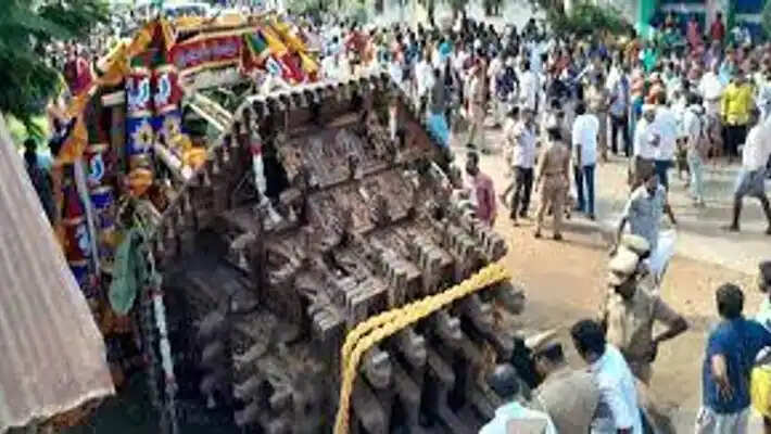 புதுக்கோட்டையில் தேர் கவிழ்ந்து விபத்து : 10க்கும் மேற்பட்டோர் காயம்..