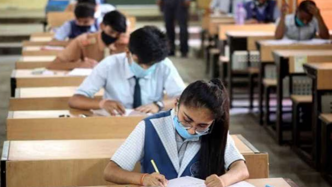 10-ஆம் வகுப்பு மாணவர்களே கவனிங்க! முதல் தேர்வைத் தவிர்க்க முடியாது - சி.பி.எஸ்.இ எச்சரிக்கை..!