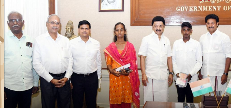 திருநங்கை நிவேதா மற்றும் மாணவர் சின்னதுரைக்கு முதல்வர் வாழ்த்து