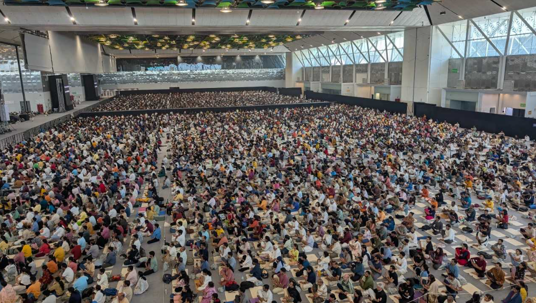 டெல்லியில் நடைபெற்ற சத்குருவின் தியான நிகழ்ச்சி- 14,000 பேர் பங்கேற்பு