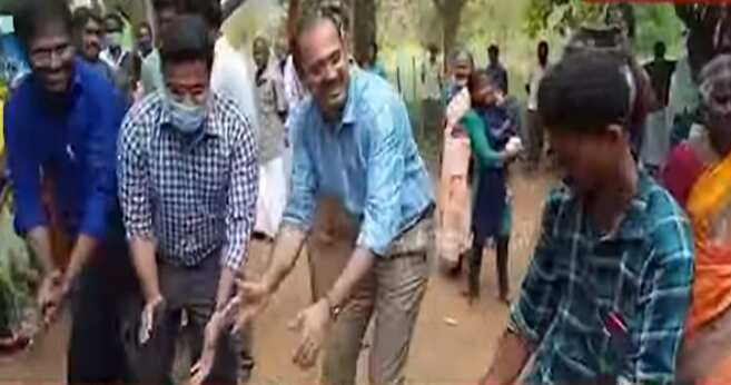 பழங்குடி மக்களின் பாரம்பரிய இசைக்கு நடனமாடி அசத்திய ஆட்சியர் சமீரன்!