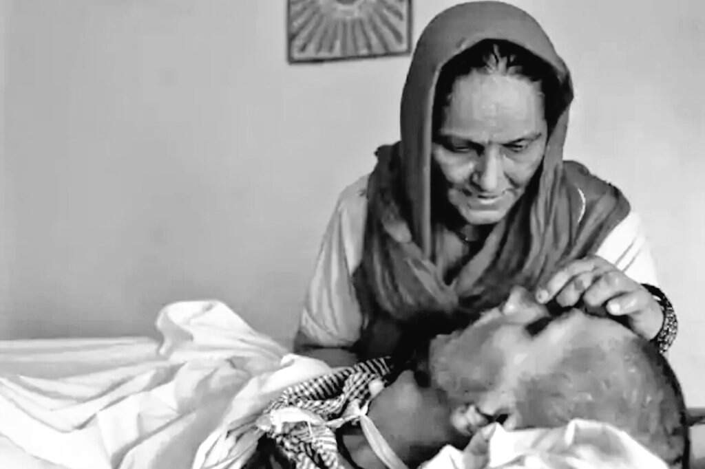 வரலாற்றில் முதல்முறை! - கருணை கொலைக்கு அனுமதி அளித்த உச்ச நீதிமன்றம் - தீர்ப்பை வாசிக்கும்போது நீதிபதிகள் கண்ணீர்..!