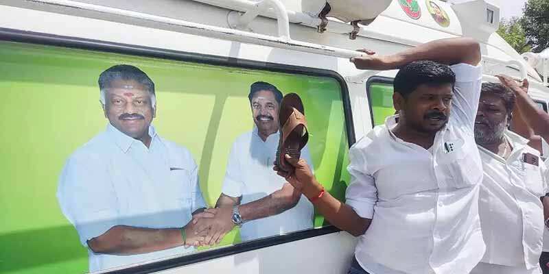 ஓபிஎஸ் வாகனத்திலிருந்த எடப்பாடி போட்டோவை செருப்பால் அடித்த ஆதரவாளர்