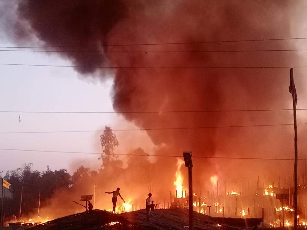 வங்கதேசத்தில் உள்ள ரோஹிங்கியா அகதிகள் முகாமில் பயங்கர தீ விபத்து..