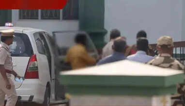 சுவாதி மீது நீதிமன்ற அவமதிப்பு வழக்கு பாய்ந்த்து..