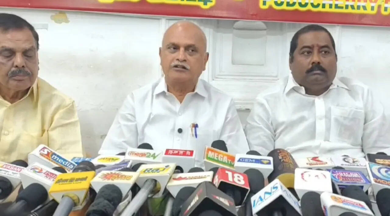 #JUST IN : காங்கிரஸ் கட்சி புதுச்சேரி தலைவர் வைத்திலிங்கம் ராஜினாமா..!