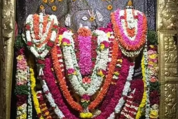 சர்ப்ப தோஷம் நீங்க வேண்டுமா? உலகிலேயே கருடனுக்காக அமைக்கப்பட்ட அபூர்வ கோவிலின் ரகசியம்!