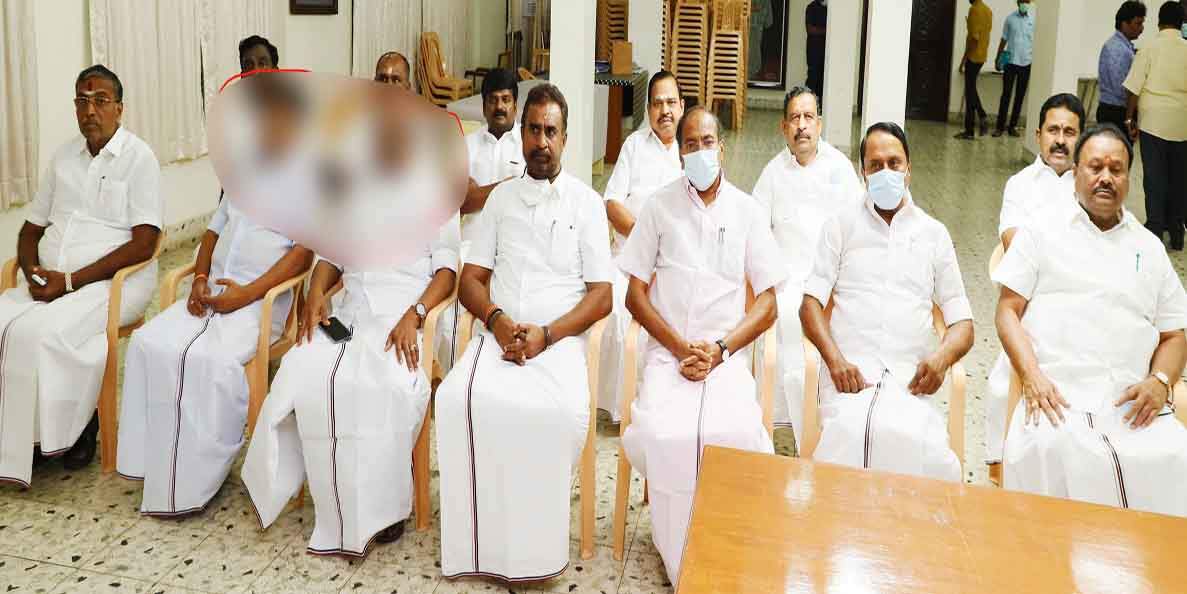 இந்த 2 பேருக்குத்தான் அந்த 2 சீட்! விடாப்பிடியாக நிற்கும் எடப்பாடி!