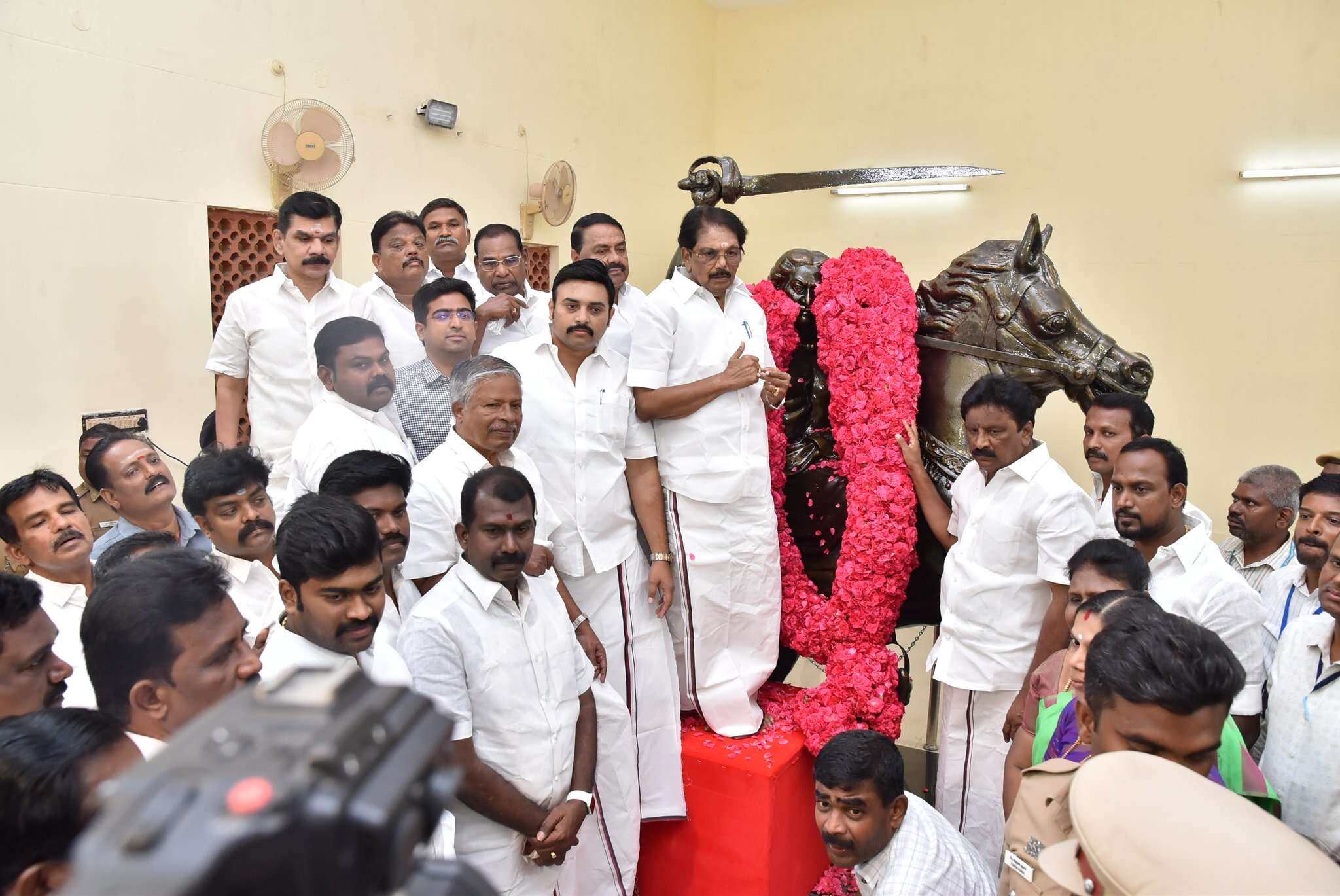 விண்ணுயரப் புகழடைந்த ஒண்டிவீரனின் நினைவுநாள் - முதல்வர் ஸ்டாலின் ட்வீட்!