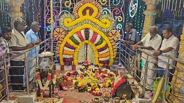 ராசிபுரம் அருகே ஆண்கள் மட்டுமே கொண்டாடும் பொங்களாயி அம்மன் கோவில் திருவிழா..!!