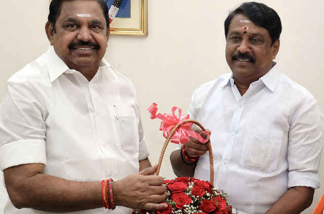 #BREAKING பரபரப்பான அரசியல் சூழலுக்கு மத்தியில் பழனிசாமியுடன் நயினார் சந்திப்பு